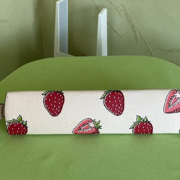 COACH NOTEBOOK + PENCIL CASE STRAWBERRY PRINT (SET):NWT STRAWBERRIES CAO44/CAP08 - Picture 11 of 16